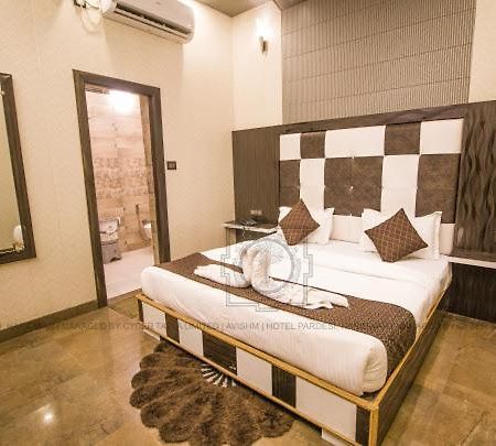 Hotel Pardesi Haridwār Buitenkant foto
