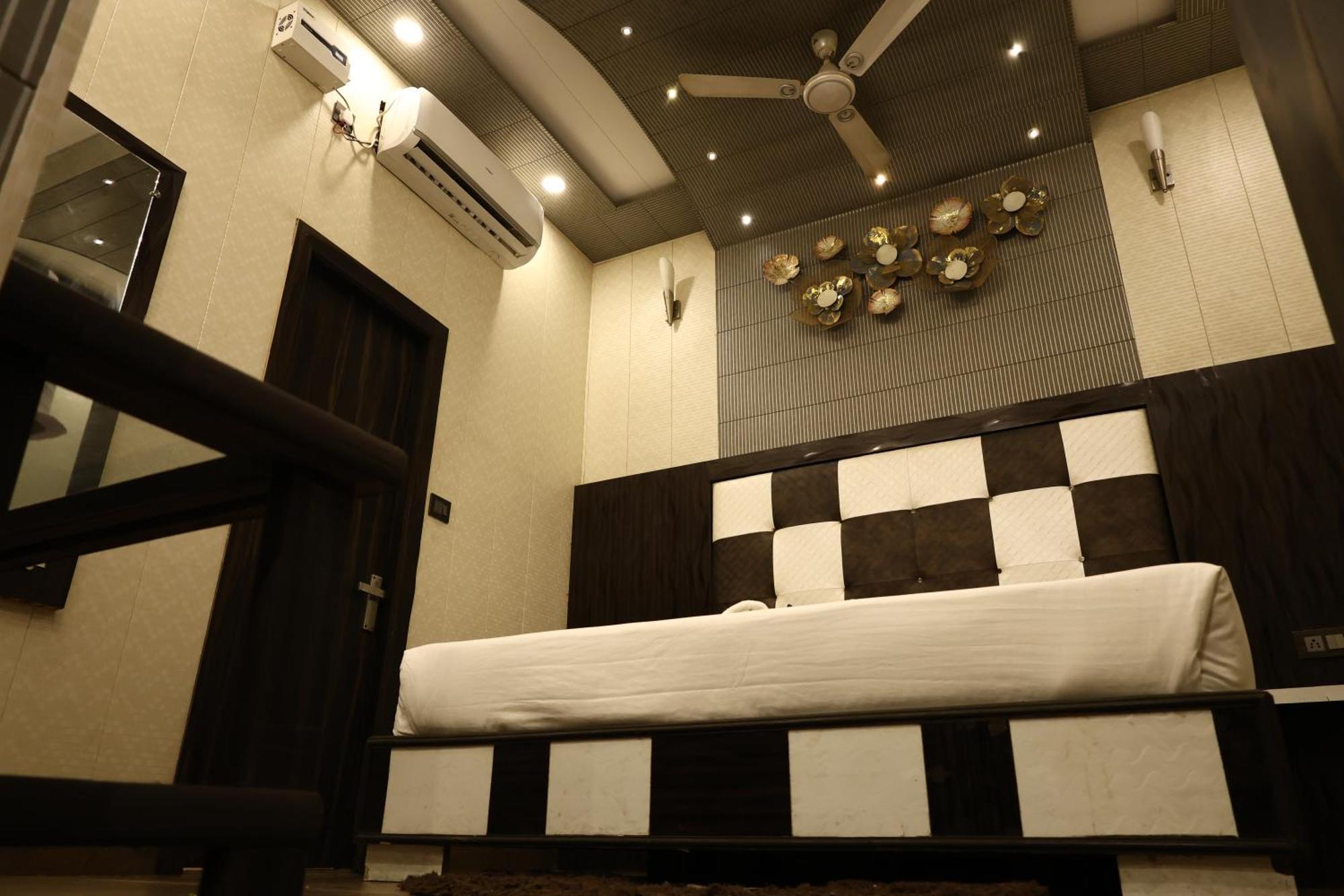 Hotel Pardesi Haridwār Buitenkant foto